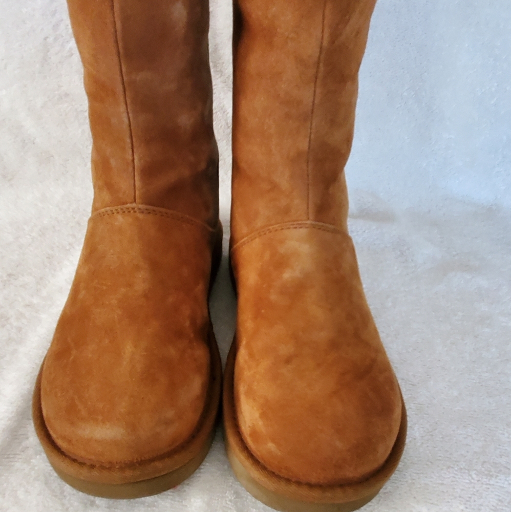 UGG tall boots - Picture 3 of 3